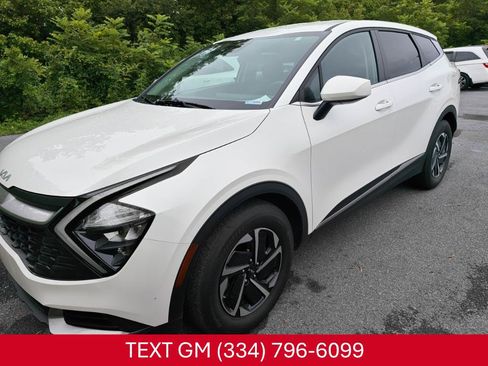 Used 2023 Kia Sportage LX FWD image 1