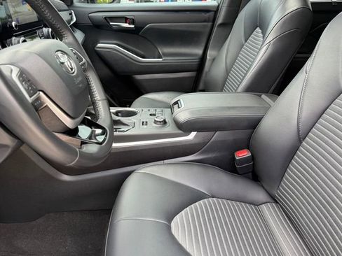 Used 2023 Toyota Highlander XSE image 13