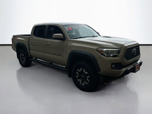 Used 2019 Toyota Tacoma TRD Off-Road AWD/4WD image 3