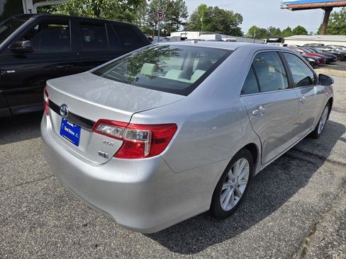 Used 2012 Toyota Camry XLE w/ Leather Pkg FWD image 6
