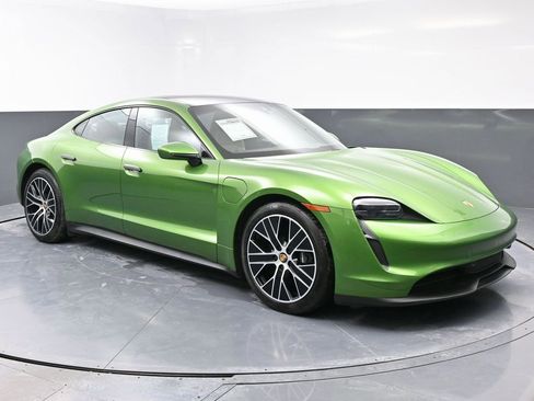 Used 2023 Porsche Taycan image 2