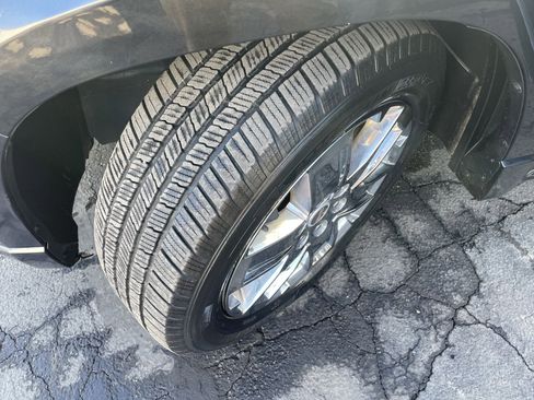 Used 2015 GMC Acadia Denali image 10