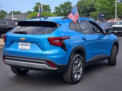 Certified 2025 Chevrolet Trax LT FWD image 11