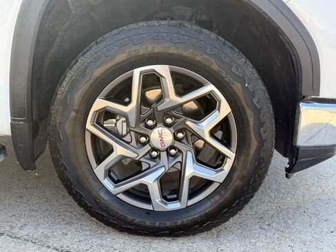 Used 2024 GMC Sierra 1500 SLT image 15