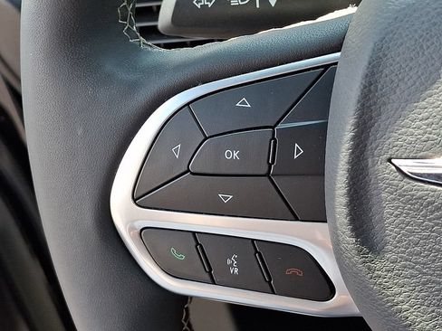 Used 2025 Chrysler Pacifica Select FWD image 20
