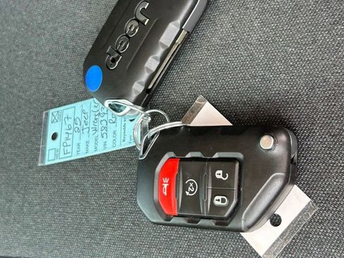 Used 2025 Jeep Wrangler Unlimited Sahara AWD/4WD image 62