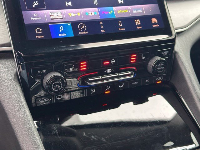Used 2023 Jeep Grand Cherokee L Limited AWD/4WD image 25