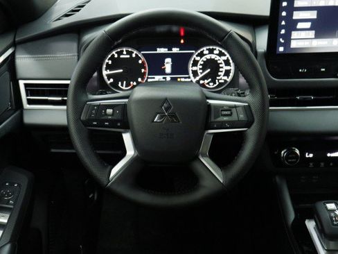 New 2026 Mitsubishi Outlander LE FWD image 21
