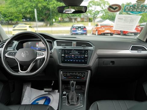 Used 2024 Volkswagen Tiguan SE FWD image 9