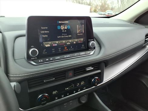 Certified 2025 Nissan Rogue SV image 28