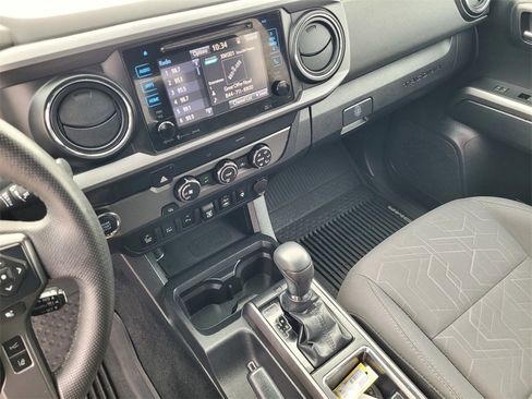 Used 2019 Toyota Tacoma TRD Off-Road image 19