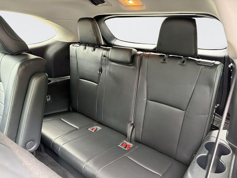Used 2021 Toyota Highlander XLE AWD/4WD image 29