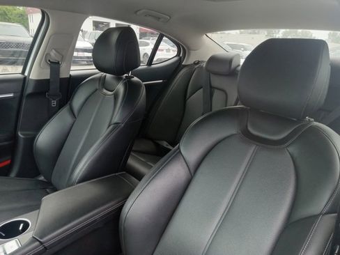 Used 2021 Genesis G70 2.0T image 6