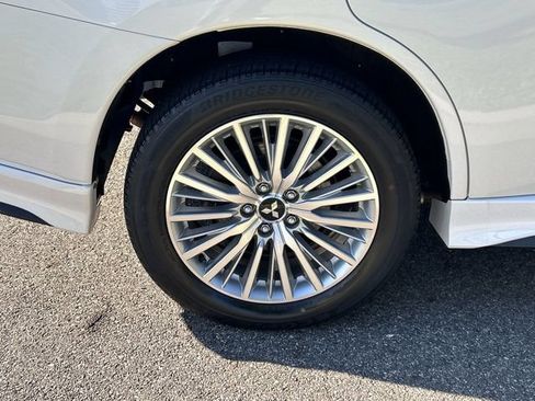 Used 2019 Mitsubishi Outlander SEL AWD/4WD image 12