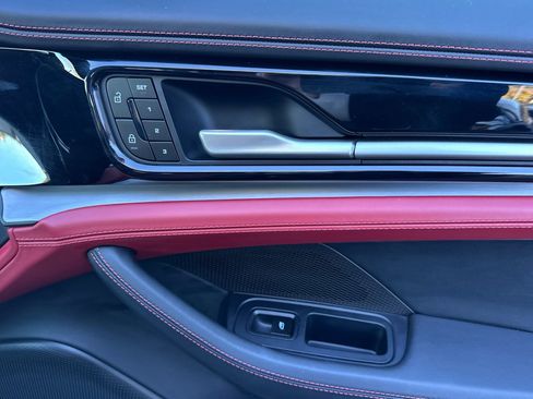 Used 2024 Porsche Panamera image 19