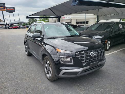 Used 2025 Hyundai Venue SEL image 3