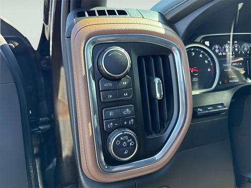 Used 2019 Chevrolet Silverado 1500 High Country w/ Technology Package image 24