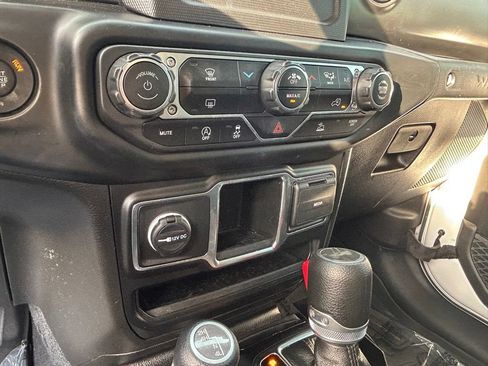 Used 2022 Jeep Wrangler Sport AWD/4WD image 32