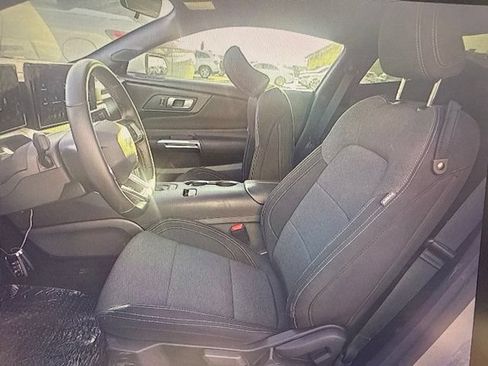 Used 2025 Ford Mustang Coupe RWD image 6