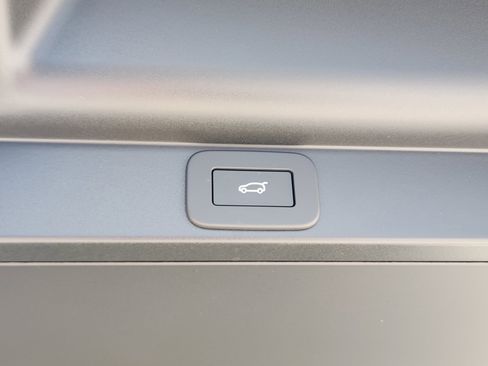 New 2026 Land Rover Range Rover SE image 33