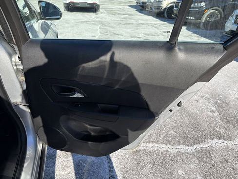 Used 2014 Chevrolet Cruze LT image 16