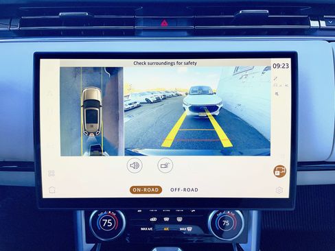 Used 2023 Land Rover Range Rover SE image 30