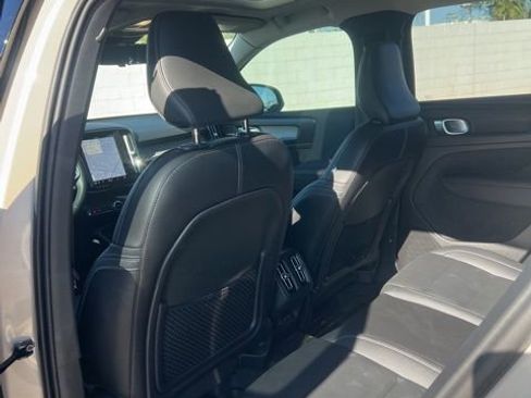 New 2025 Volvo XC40 B5 Ultra w/ Climate Package image 20