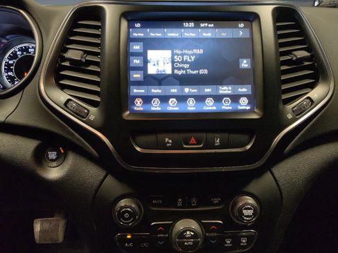 Used 2021 Jeep Cherokee Latitude Lux w/ Comfort/Convenience Group image 25