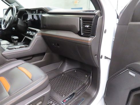 Used 2023 GMC Sierra 1500 AT4 w/ Technology Package AWD/4WD image 41