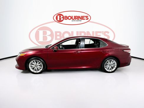 Used 2018 Toyota Camry XLE image 6