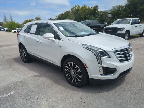 Used 2019 Cadillac XT5 Premium Luxury FWD image 2