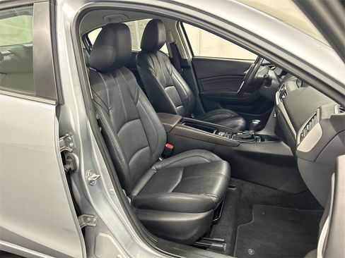 Used 2018 MAZDA MAZDA3 Touring image 22
