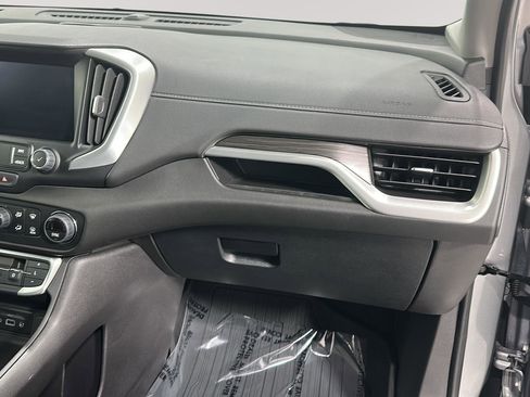 Used 2024 GMC Terrain SLT w/ Infotainment Package II image 32