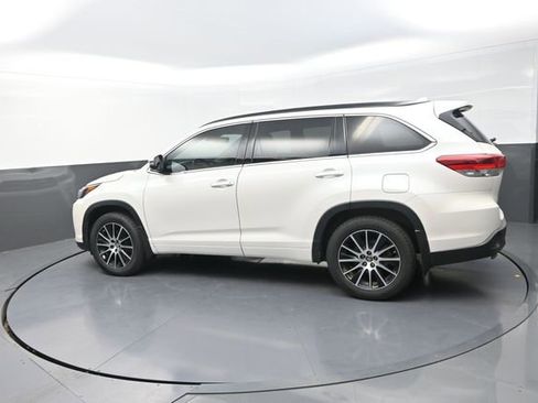 Used 2018 Toyota Highlander SE AWD/4WD image 46