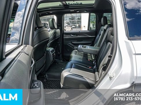 Used 2025 Jeep Grand Cherokee Limited w/ Luxury Tech Group II RWD image 20