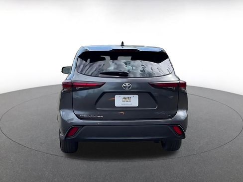 Used 2025 Toyota Highlander LE image 12