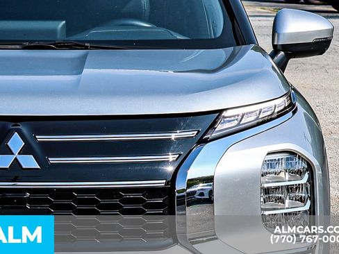 Used 2025 Mitsubishi Outlander SE FWD image 14