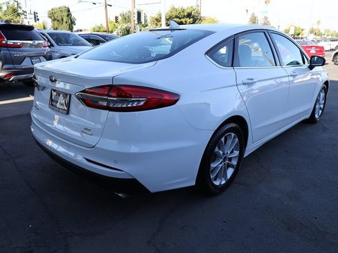 Used 2020 Ford Fusion SE FWD image 4