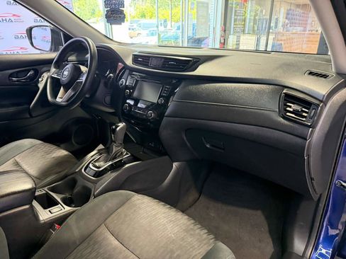 Used 2019 Nissan Rogue SV image 25