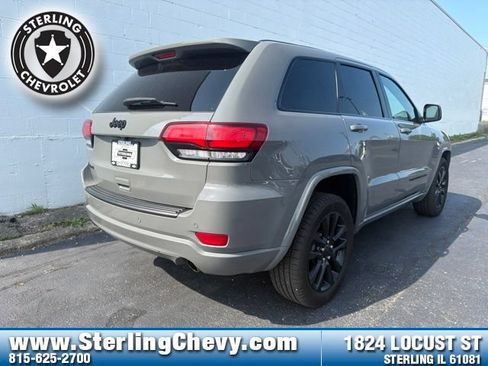 Used 2022 Jeep Grand Cherokee Laredo X AWD/4WD image 5