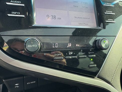 Used 2018 Toyota Camry SE image 17