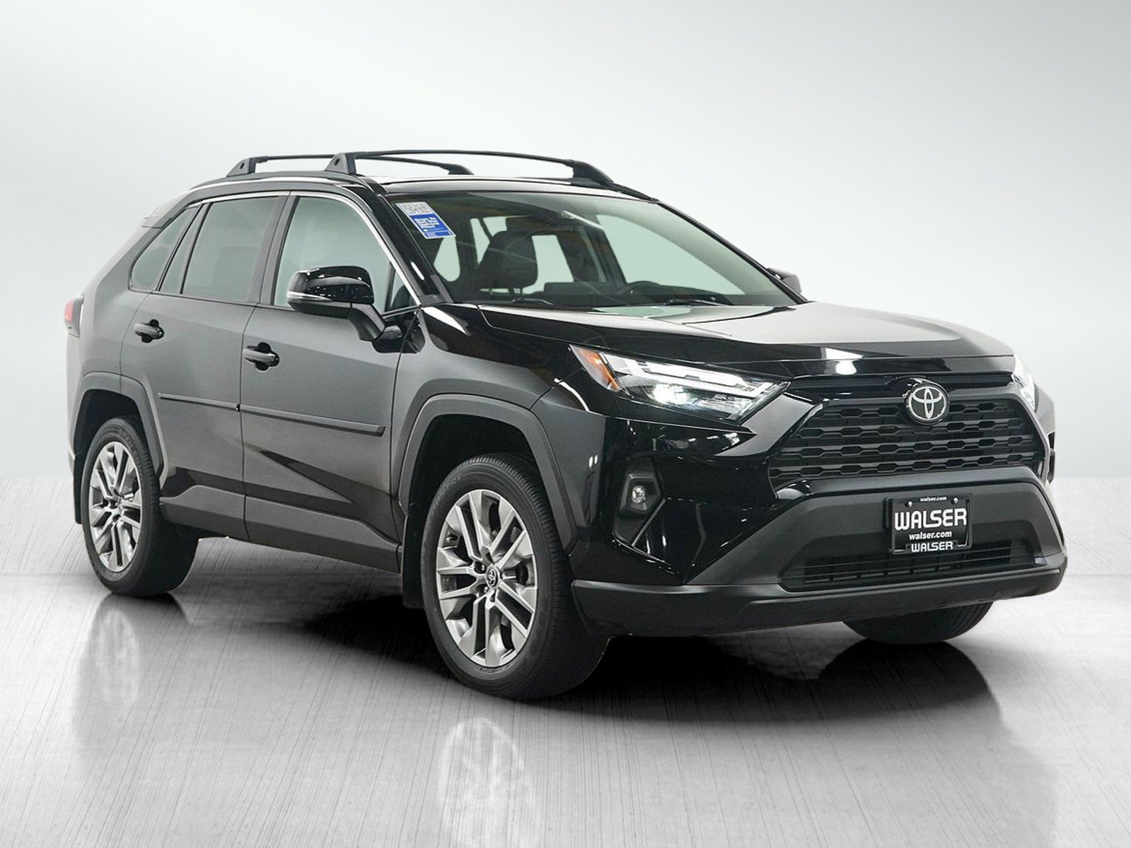 Used 2022 Toyota RAV4 XLE Premium FWD image 7