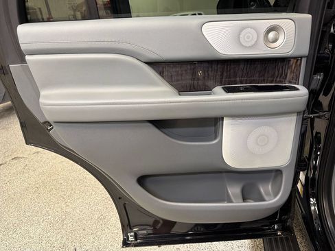 Used 2018 Lincoln Navigator Reserve w/ Technology Package AWD/4WD image 37