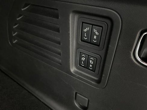 Used 2024 Chevrolet Traverse RS image 29