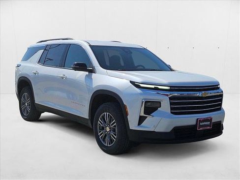 New 2025 Chevrolet Traverse LT w/ Enhanced Driving Package image 6