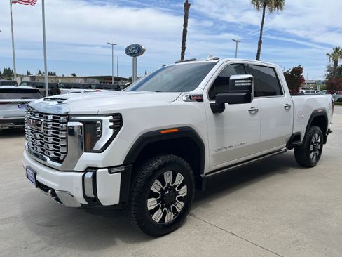 Used 2024 GMC Sierra 2500 Denali w/ Denali Reserve Package AWD/4WD image 2