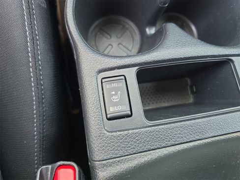 Used 2018 Nissan Rogue SV w/ Premium Package image 19