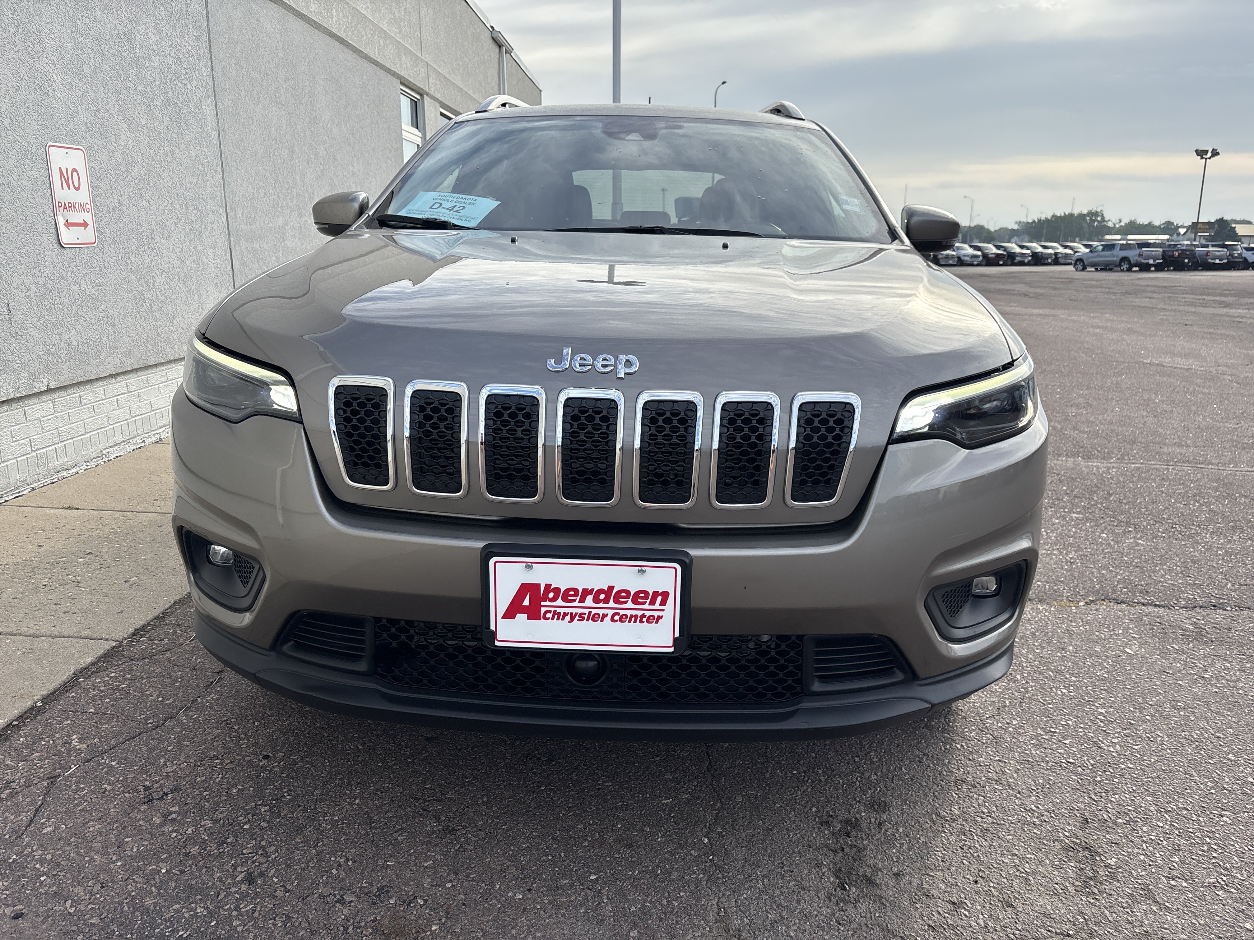 Used 2021 Jeep Cherokee Latitude Lux w/ Comfort/Convenience Group AWD/4WD image 3