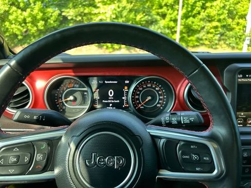 Used 2023 Jeep Wrangler Rubicon w/ Cold Weather Group AWD/4WD image 17