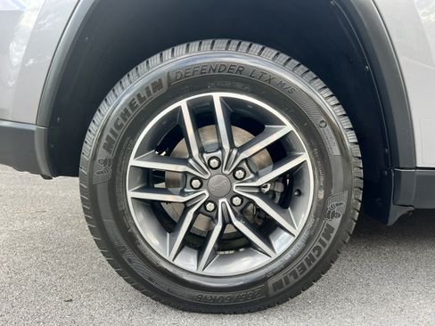 Used 2019 Jeep Grand Cherokee Limited w/ Luxury Group II AWD/4WD image 24